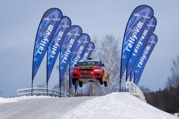 eclipse-teardrop-flags_2