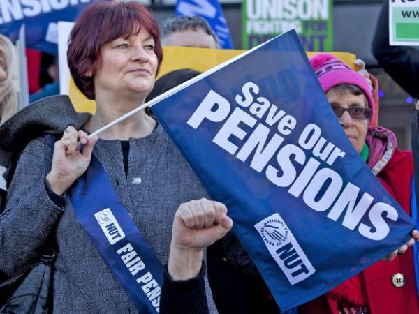 save_our_pensions_flags