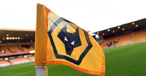 wolves-corner-flag