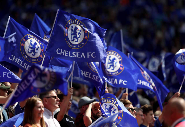 Chelsea-hand-flags