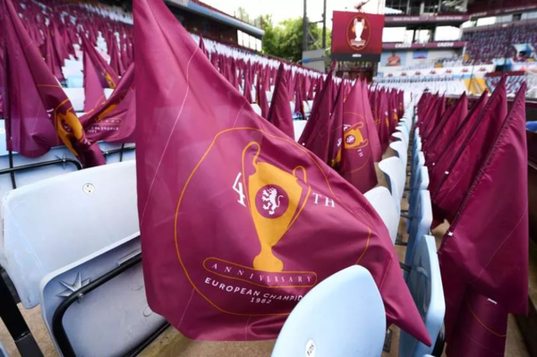 aston-villa-hand-flags